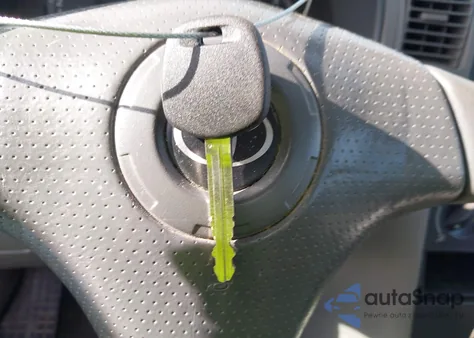 2004 Toyota Corolla Ce z USA, uszkodzony, nr VIN 1NXBR32E84Z338751